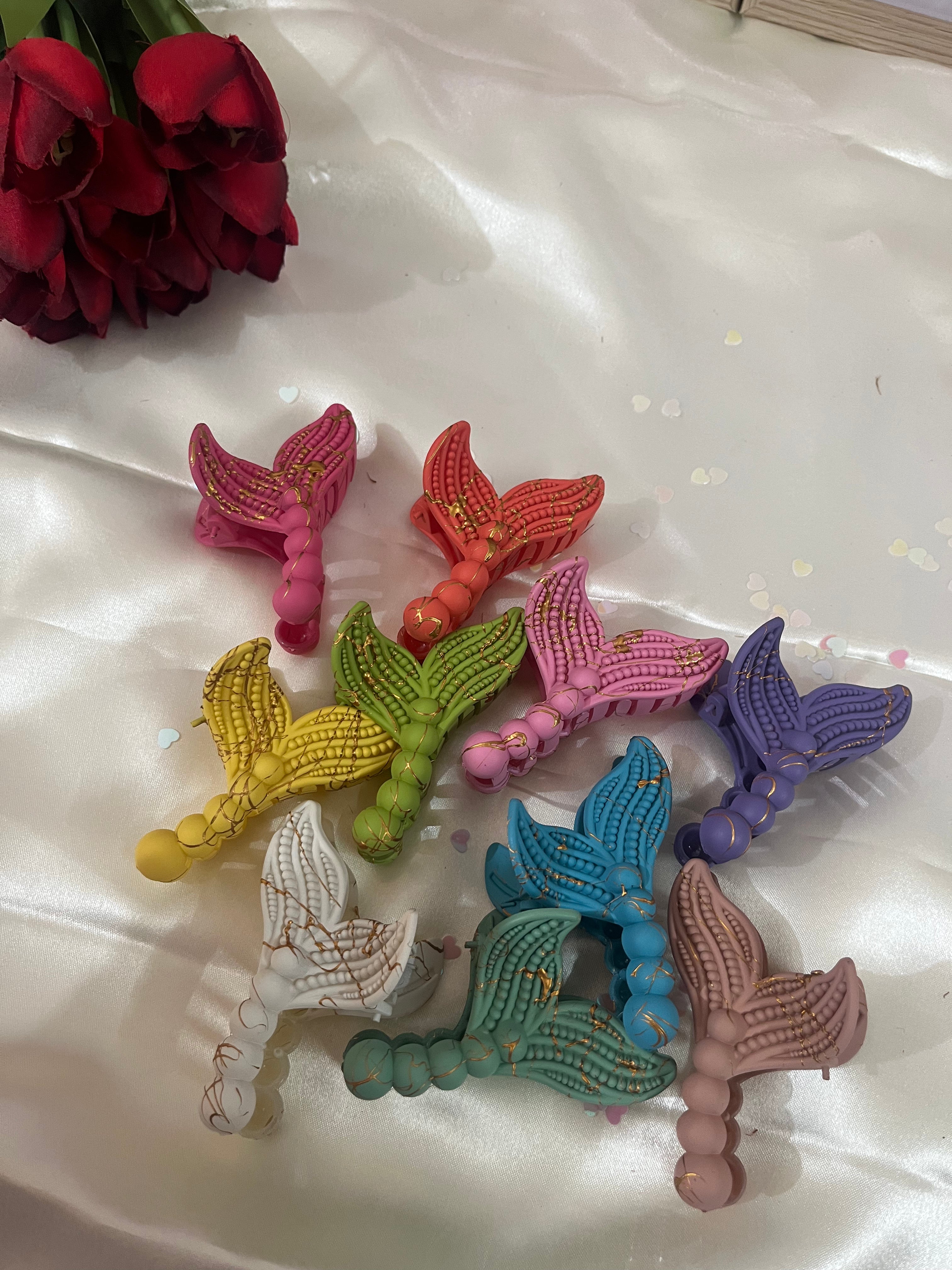 Mermaid-tail claw clip